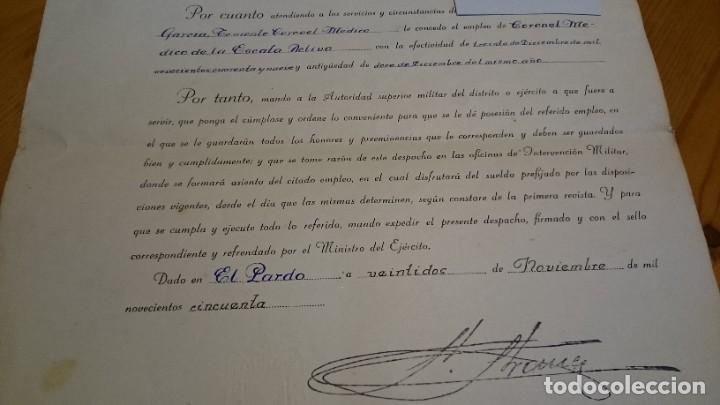 Militaria: DOCUMENTO EL JEFE DEL ESTADO Y GENERAL&Iacute;SIMO DE LOS EJ&Eacute;RCITOS CONCEDE EMPLEO DE CORONEL EL PARDO 1950 - Foto 2