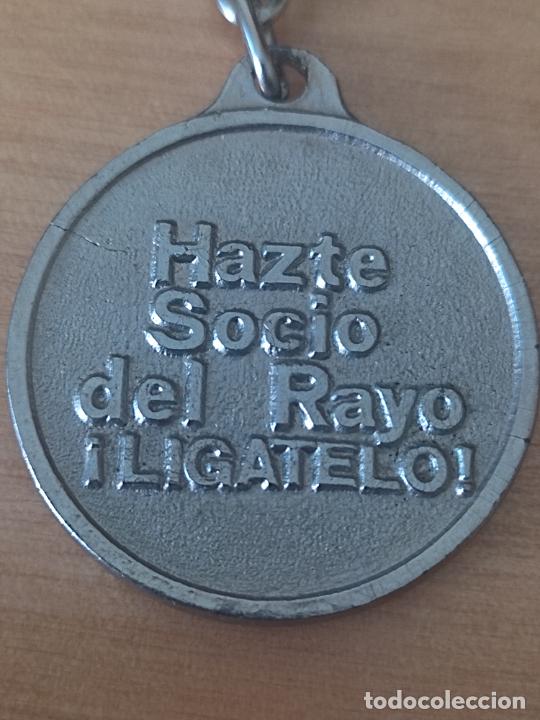 Militaria: LIGATELO HAZTE SOCIO RAYO VALLECANO DORSO ESCUDO LLAVERO METAL DORADO CROMADO RAREZA