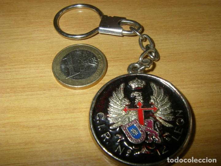Militaria: Llavero C.I.R 12 - Leon y escudo de Espa&ntilde;a.