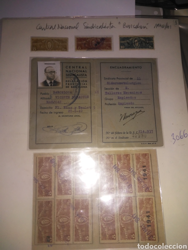 Militaria: CENTRAL NACIONAL SINDICALISTA, CARNET BARCELONA Y 18 SELLOS 1940/41