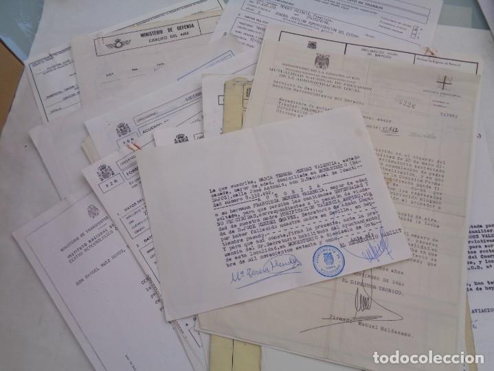 Militaria: LOTE 21 DOCUMENTOS DE MUJER FUNCIONARIA MINISTERIO DEFENSA, AVIACION CIVIL, AEROPUERTO SEVILLA, ETC