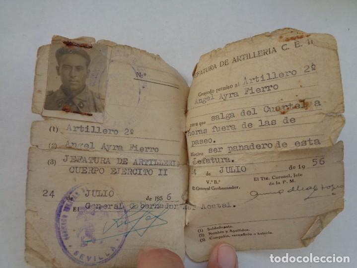Militaria: JEFATURA DE ARTILLERIA DEL CUERPO DEL EJERCITO II: TARJETA PERMISO SALIR DEL CUARTEL. SEVILLA, 1956