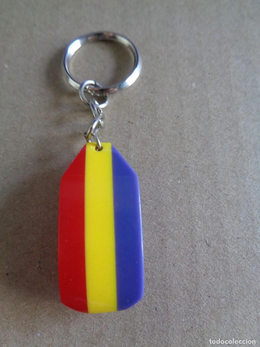 Militaria: ANTIGUO LLAVERO CON LA BANDERA DE LA REPUBLICA