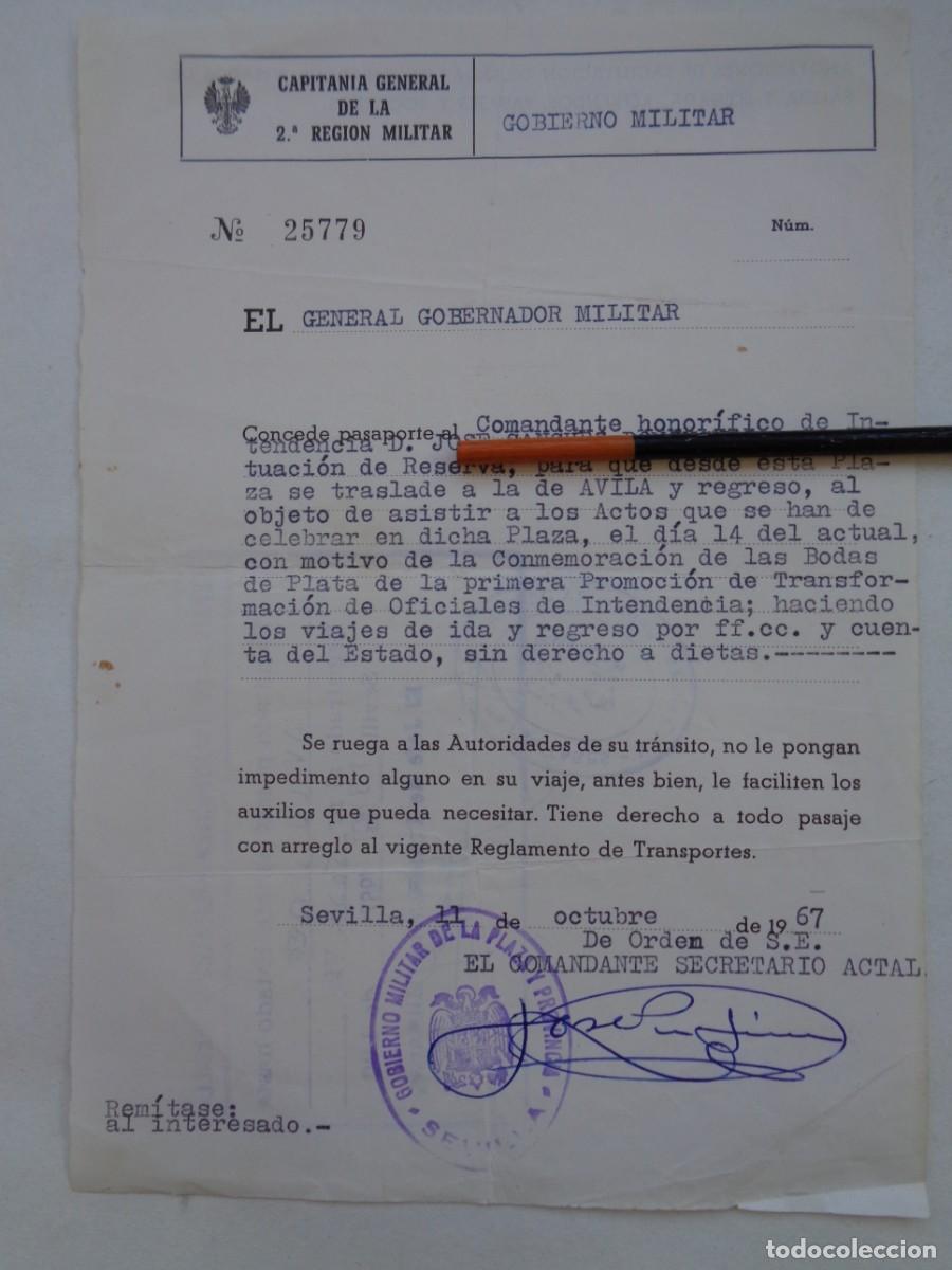 Militaria: CAPITANIA GENERAL 2&ordf; REGION MILITAR : PASAPORTE DE COMANDANTE, DE SEVILLA A AVILA. 1967