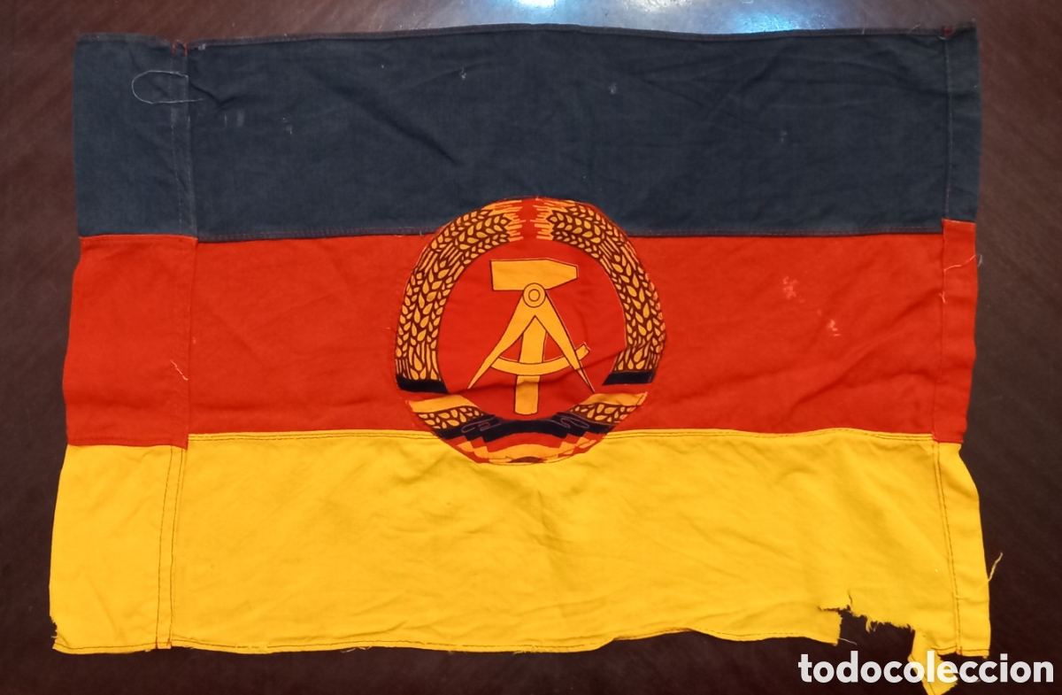 Militaria: Antigua bandera alemana de la DDR Alemania comunista