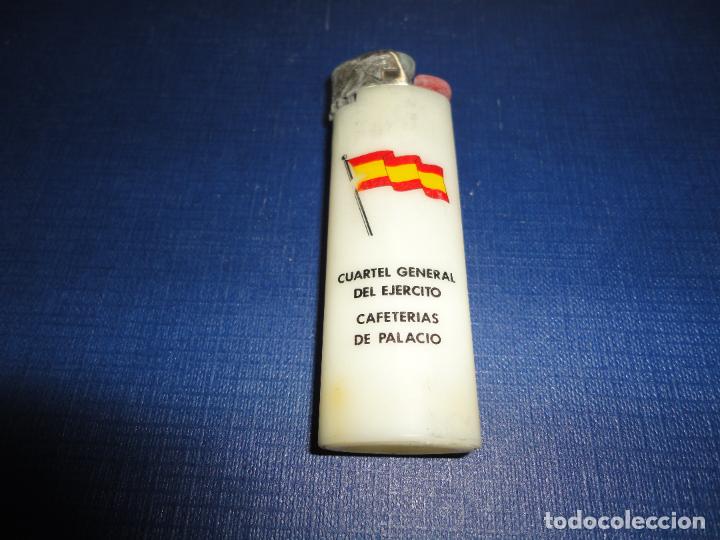 Militaria: Mechero Cuartel General del Ej&eacute;rcito. Cafeter&iacute;as de Palacio - CAJ 5 - Foto 1