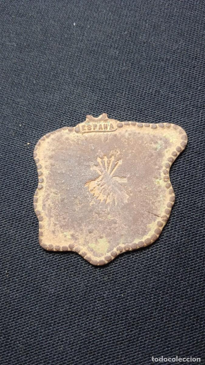 Militaria: Antiguo llavero falangista.