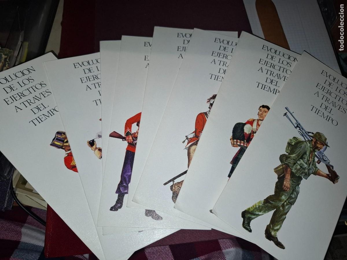 Militaria: Evoluci&oacute;n de los ej&eacute;rcitos. 8 desplegables - Foto 1