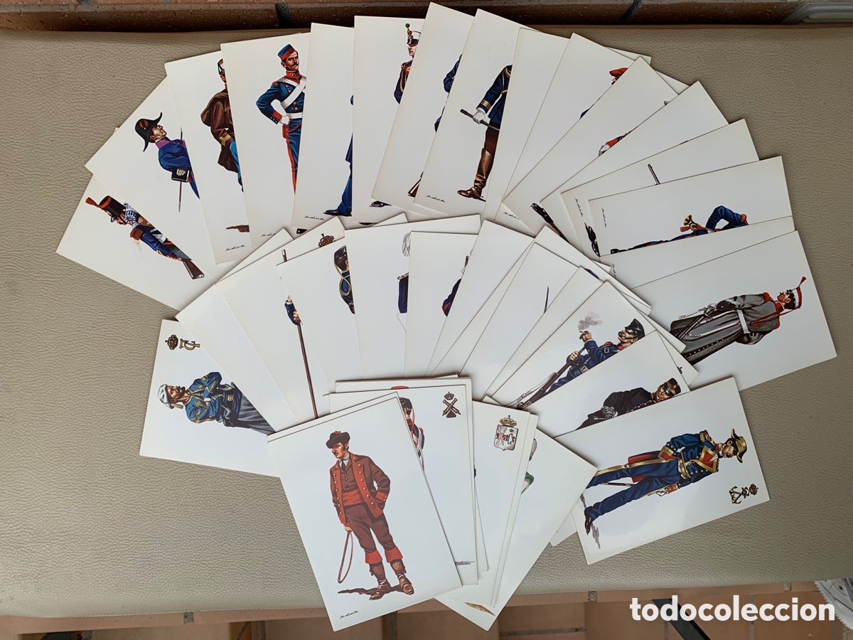 Militaria: 39 POSTALES DE UNIFORMES MILITARES - CENTRO DE AYUDA A LA ENSE&Ntilde;ANZA 1979