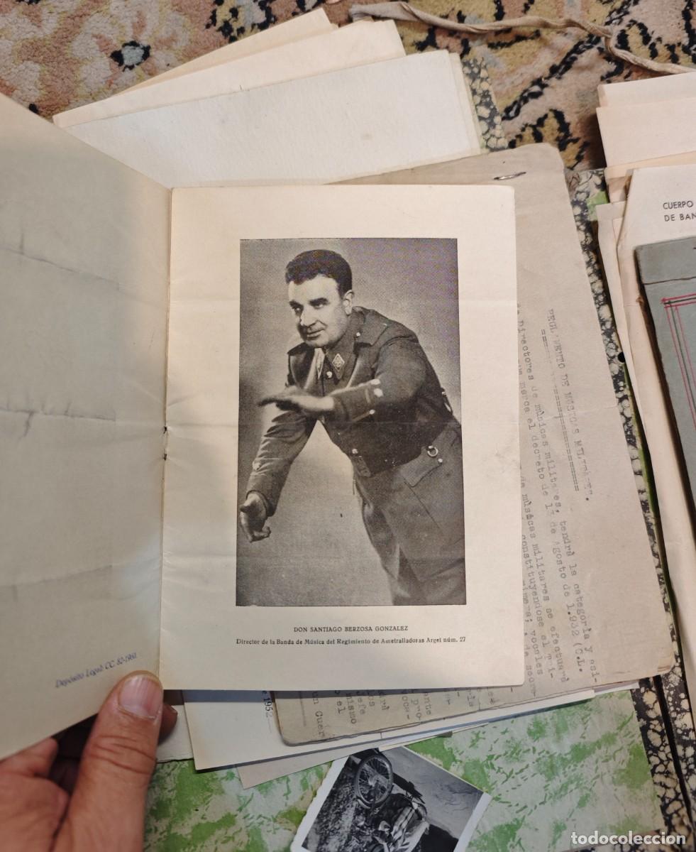 Militaria: Lote C&aacute;ceres documentos y programas Falange - Foto 1