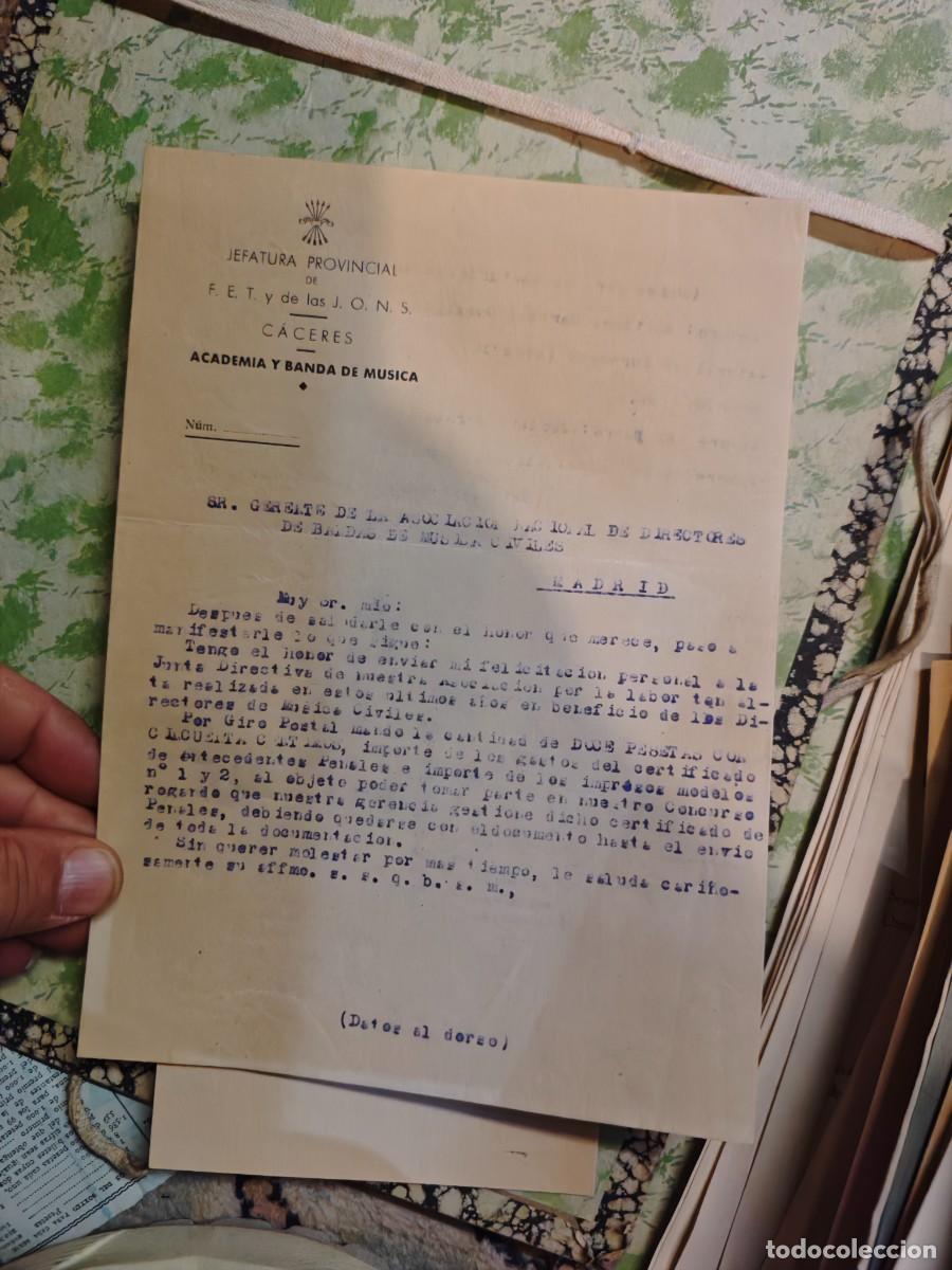 Militaria: Lote C&aacute;ceres documentos y programas Falange - Foto 4