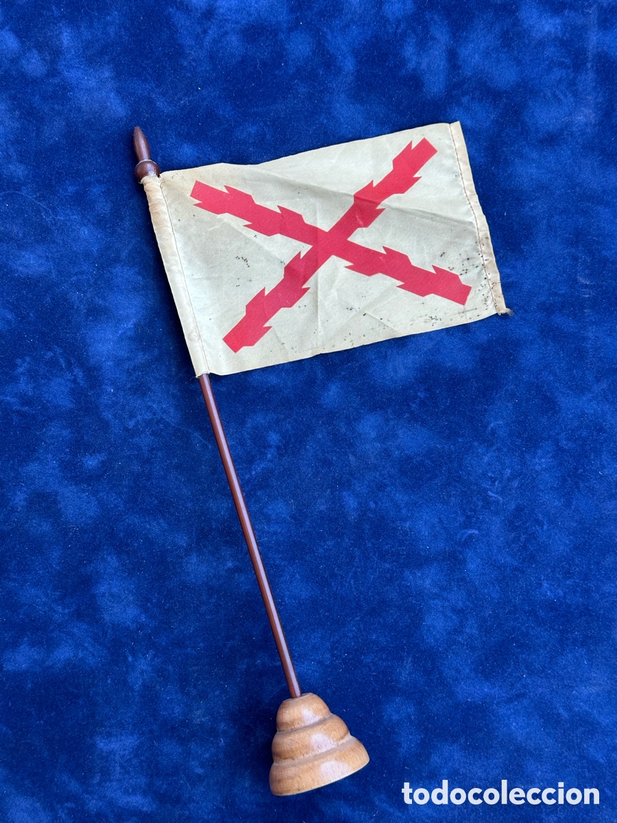 Militaria: ANTIGUA BANDERITA DE SOBREMESA CARLISTA REQUETE