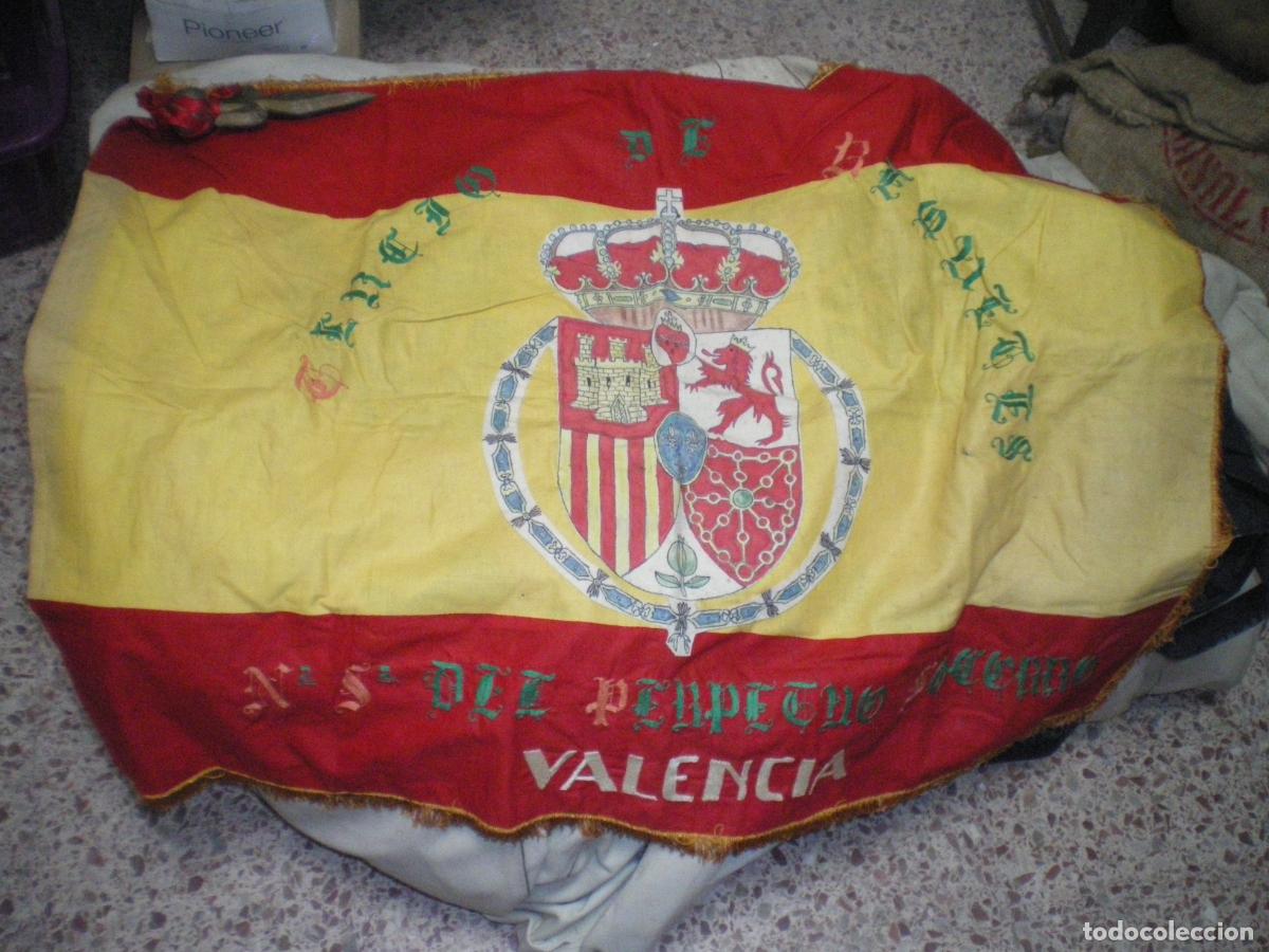 Militaria: BANDERA CARLISTA NUESTRA SE&Ntilde;ORA DEL PERPETUO SOCORRO VALENCIA