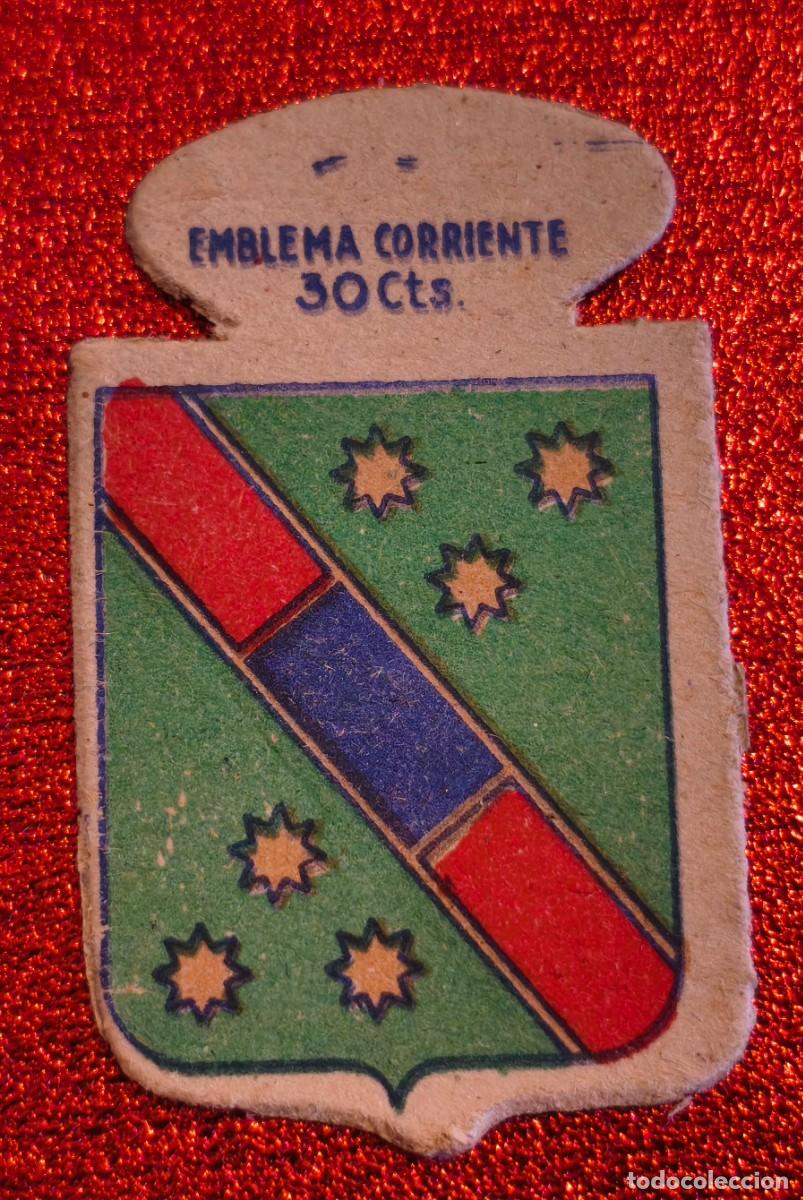 Militaria: Auxilio Social. Emblema Corriente. Tostado. 30 Cts. Serie C. N&ordm; 16.