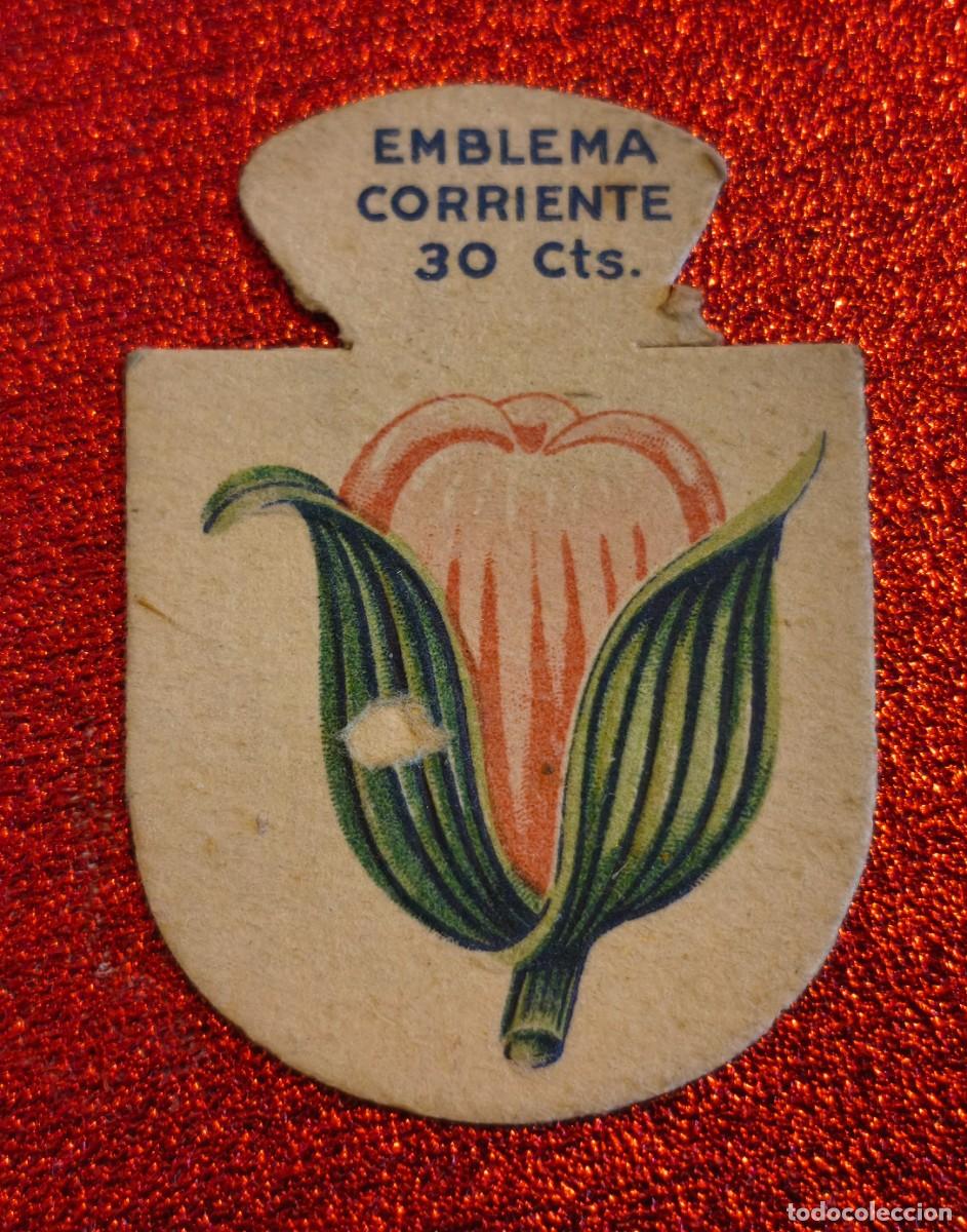 Militaria: Auxilio Social. Emblema Corriente. Tulip&aacute;n. 30 Cts. Serie L. N&ordm; 8.
