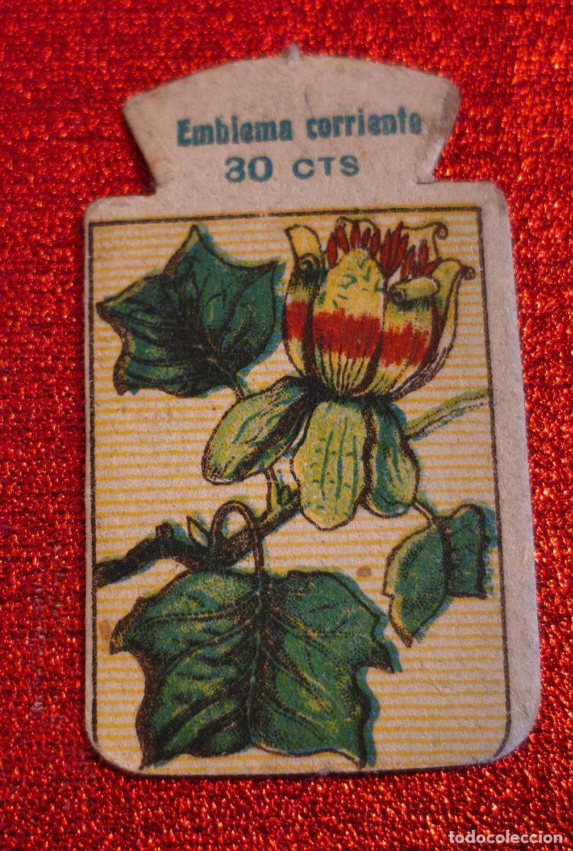 Militaria: Auxilio Social. Emblema Corriente. Tulipero de Virginia. 30 Cts. Serie L. N&ordm; 3.