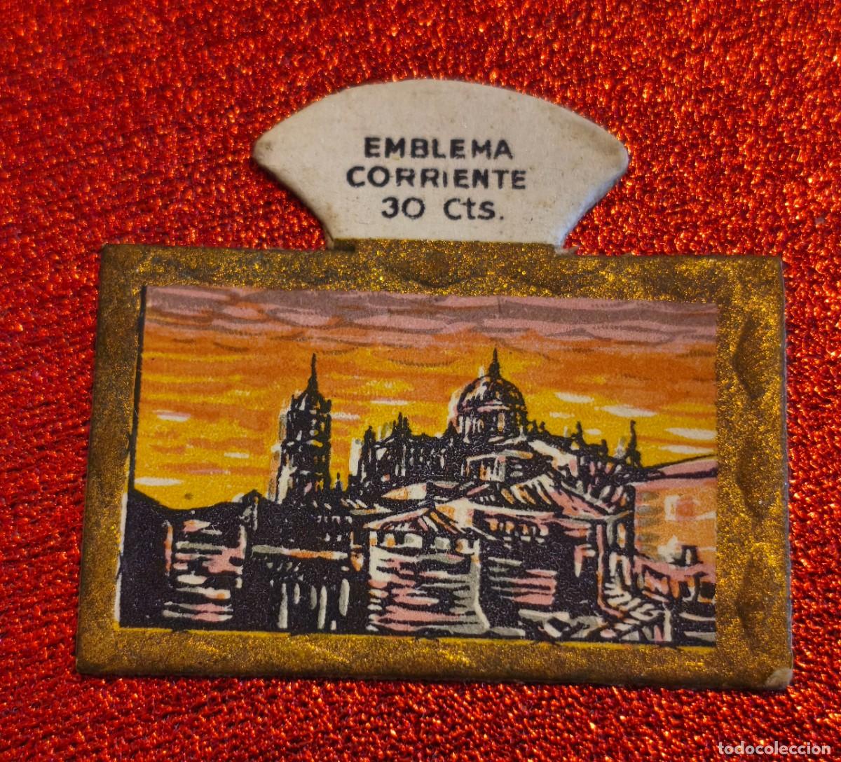 Militaria: Auxilio Social. Emblema Corriente. Salamanca. 30 Cts. Serie M. N&ordm; 9.