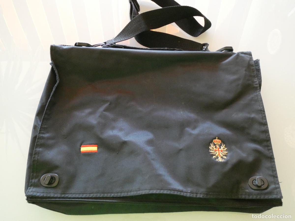 Militaria: MOCHILA PORTA ORDENADOR TABLET IPAD DOCUMENTOS MILITAR. EJ&Eacute;RCITO TIERRA ESPA&Ntilde;A. 40X30CM. 450GR