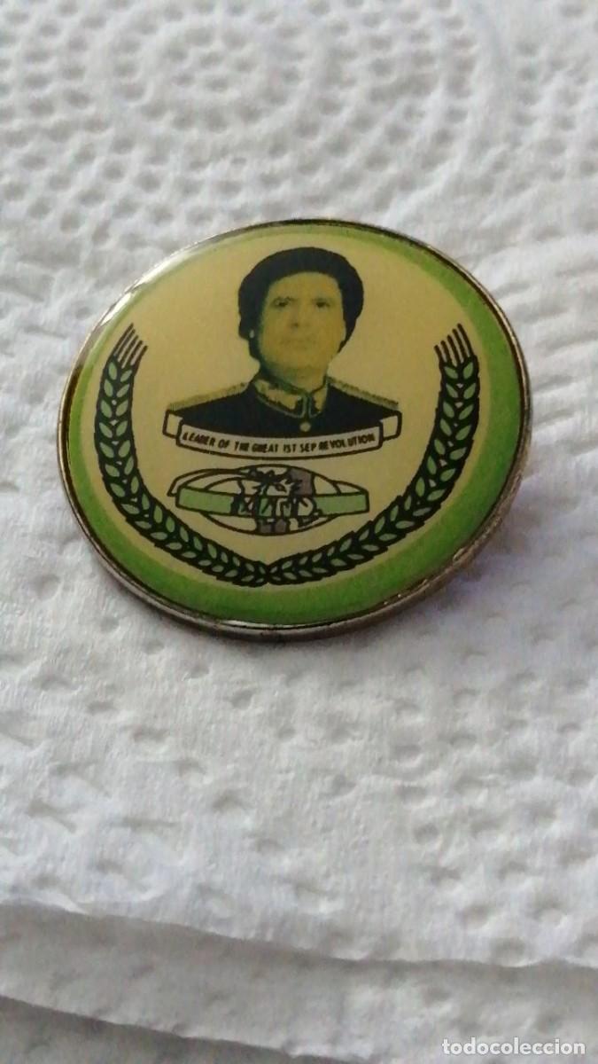 Militaria: PINS 000 &Uacute;NICO 1970 INSIGNIA LIBIA GADAFI PROPAGANDA OFICIAL EN INGL&Eacute;S DEL GOLPE DE ESTADO DE 1969