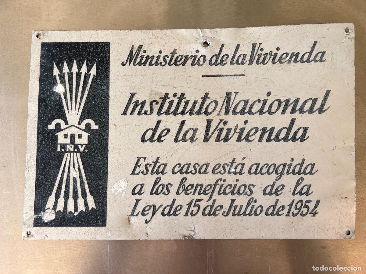 Militaria: PLACA DEL MINISTERIO DE LA VIVIENDA 1954 FALANGE ESPA&Ntilde;OLA