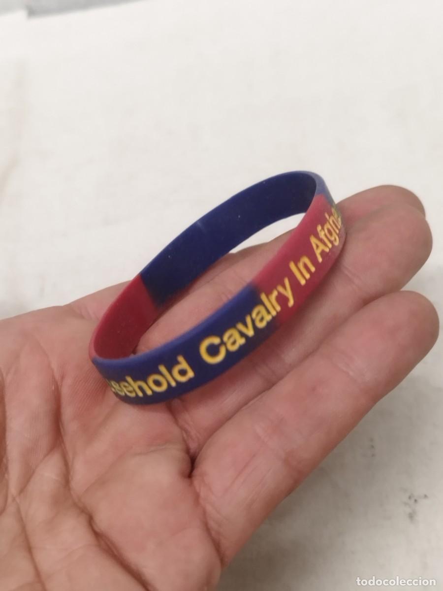 Militaria: Pulsera de goma militar, cavalry in Afganist&aacute;n support the house hold. Caballeria Guerra afganistan