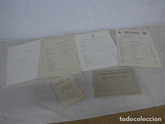 Militaria: Lote de documentos de 1940 del Frente de Juventudes de Falange. cartilla. Vacios.