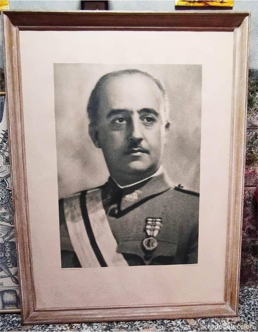 Militaria: ANTIGUO CUADRO RETRATO DE FRANCO (EL DE LAS ESCUELAS) Ed. JALON ANGEL ZARAGOZA MARCO NOGAL 77/58 CM