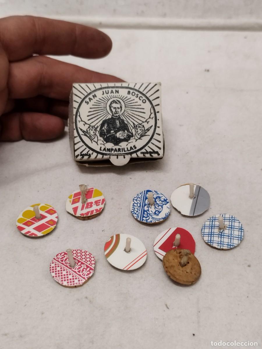 Militaria: Antigua caja con 9 lamparillas, mariposas. San Juan Bosco.