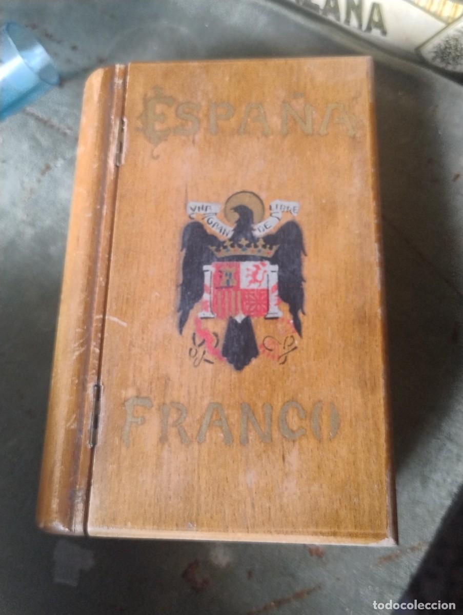 Militaria: Caja de madera en forma de libro patri&oacute;tica. Espa&ntilde;a Franco