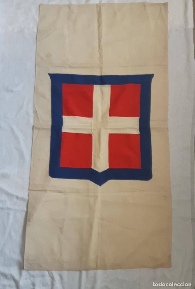 Militaria: Bandiera in cotone grezzo con stemma Sabaudo cucito Dimensioni cm. 70 x 140