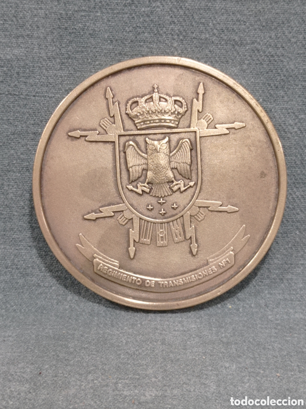 Militaria: CHAP&Oacute;N DE BRONCE O LAT&Oacute;N - REGIMIENTO DE TRANSMISIONES N&ordm; 1
