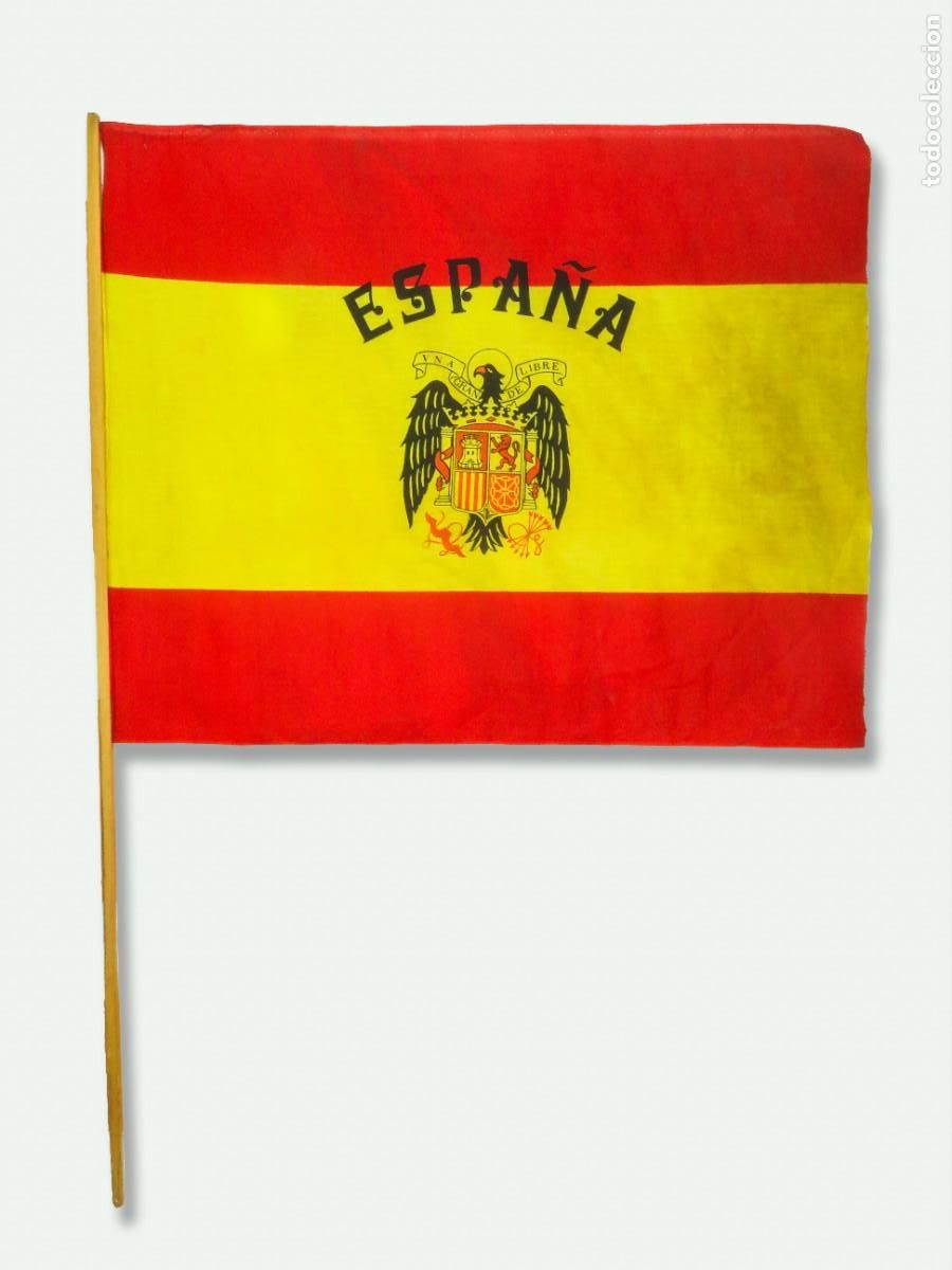 Militaria: Bandera Espa&ntilde;a franquista Aguila San Juan &eacute;poca Franco tela m&aacute;stil madera 96 cm x 80 cm