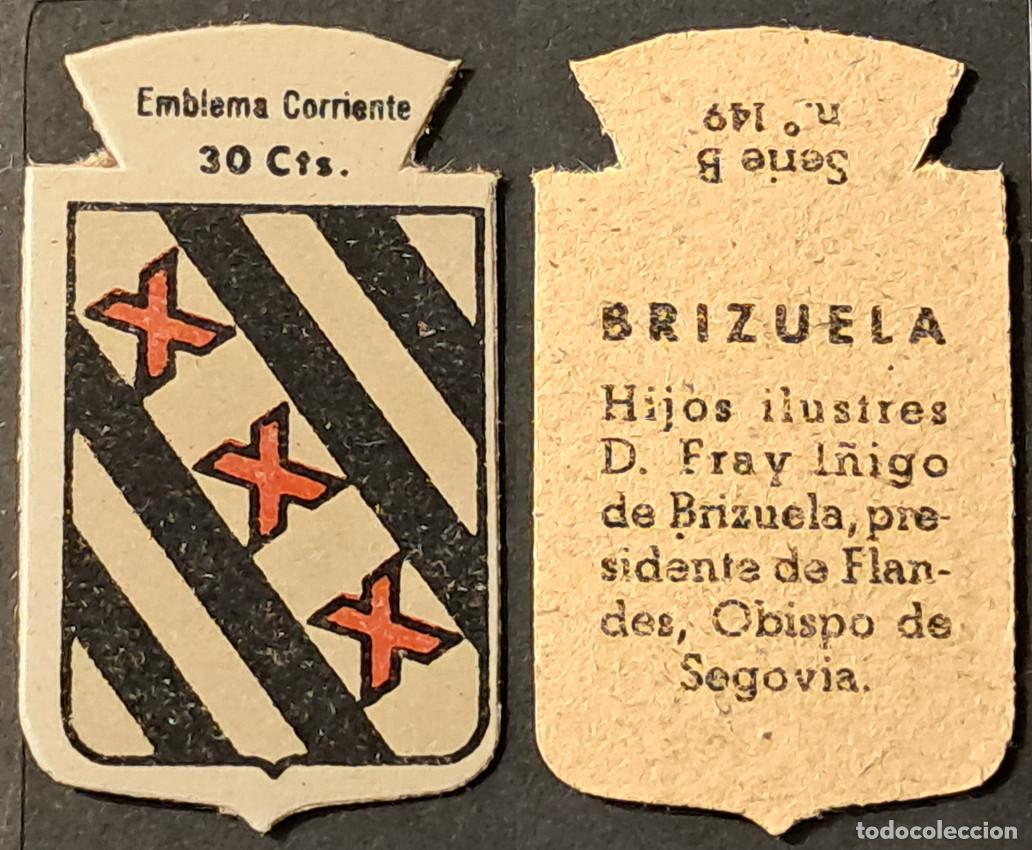 Militaria: Auxilio Social. Emblema corriente 30 cts. Brizuela. Serie B n&uacute;mero 149