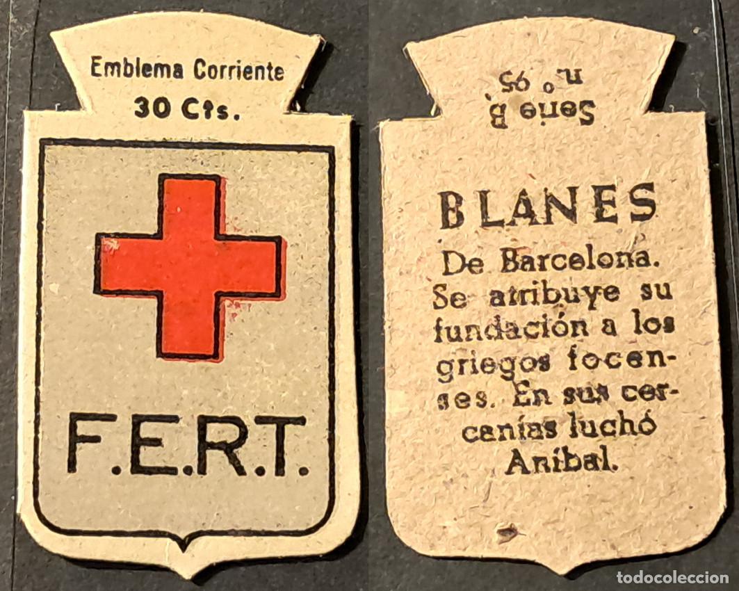 Militaria: Auxilio Social. Emblema corriente 30 cts. Blanes. Serie B n&uacute;mero 95