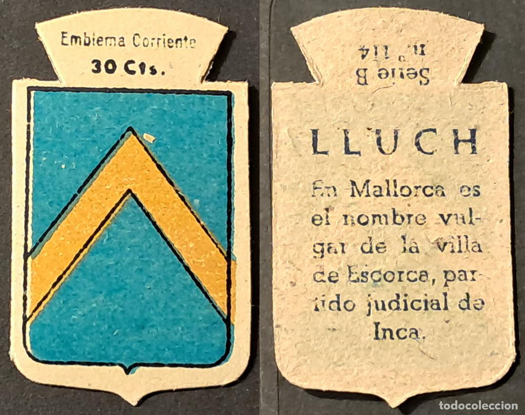 Militaria: Auxilio Social. Emblema corriente 30 cts. Lluch. Serie B n&uacute;mero 114