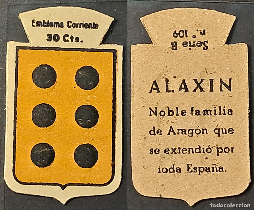 Militaria: Auxilio Social. Emblema corriente 30 cts. Alaxin. Serie B n&uacute;mero 109