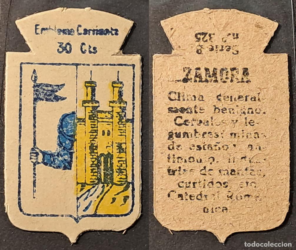 Militaria: Auxilio Social. Emblema corriente 30 cts. Zamora. Serie B n&uacute;mero 325