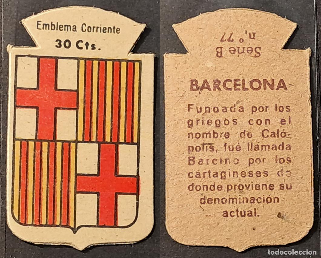 Militaria: Auxilio Social. Emblema corriente 30 cts. Barcelona. Serie B n&uacute;mero 77