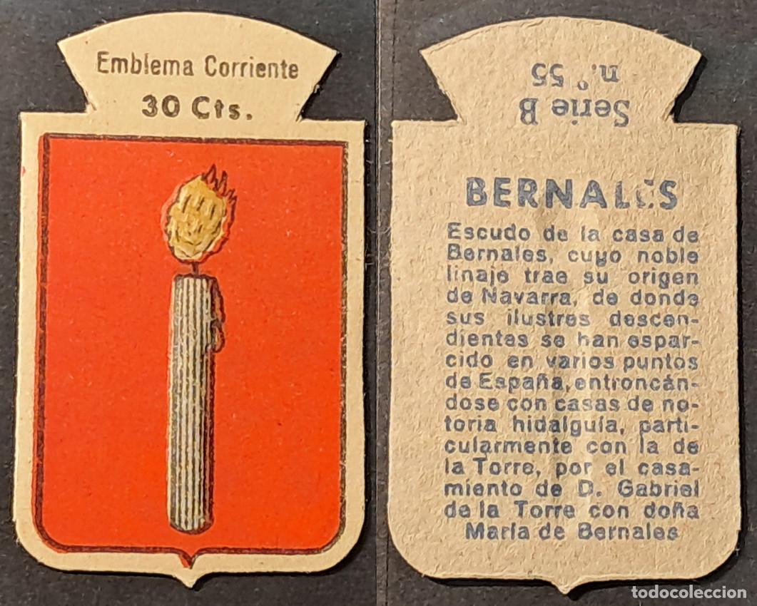 Militaria: Auxilio Social. Emblema corriente 30 cts. Bernales. Serie B n&uacute;mero 55