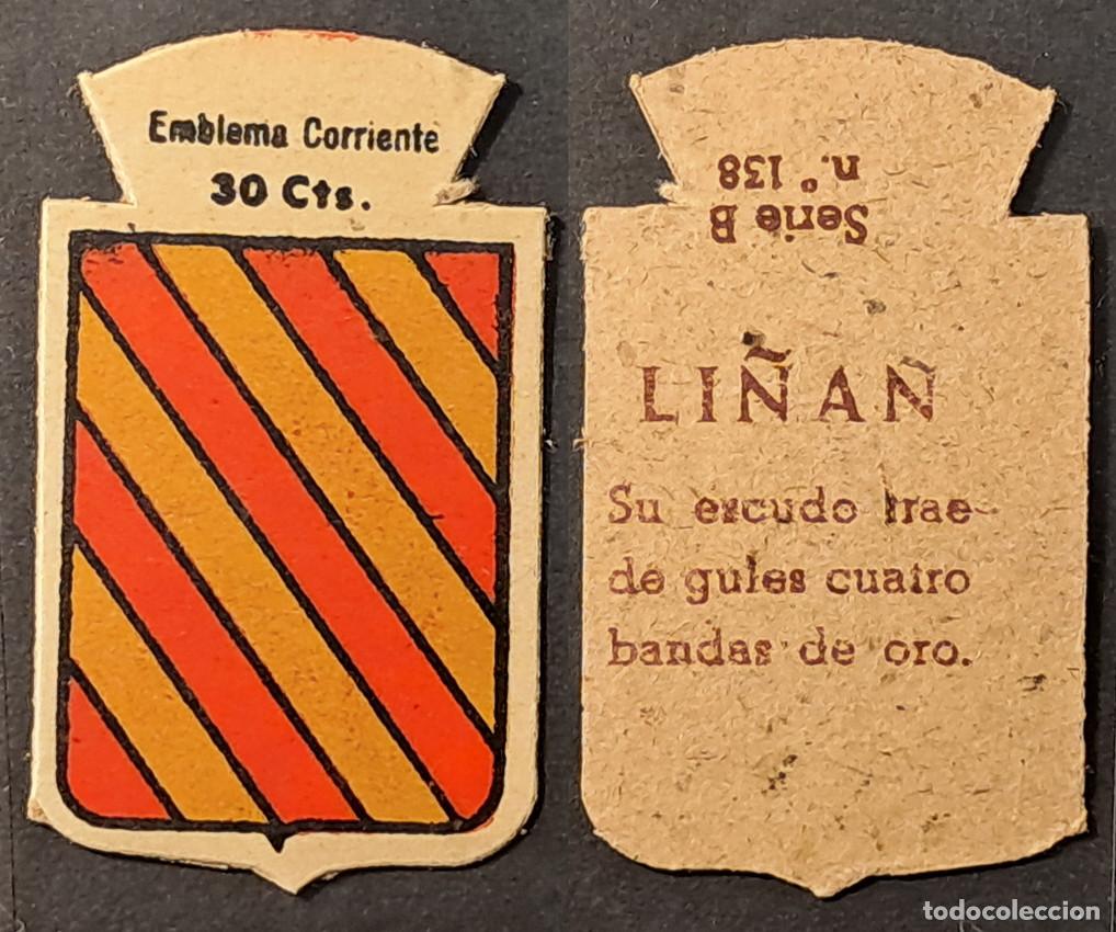 Militaria: Auxilio Social. Emblema corriente 30 cts. Li&ntilde;an. Serie B n&uacute;mero 138