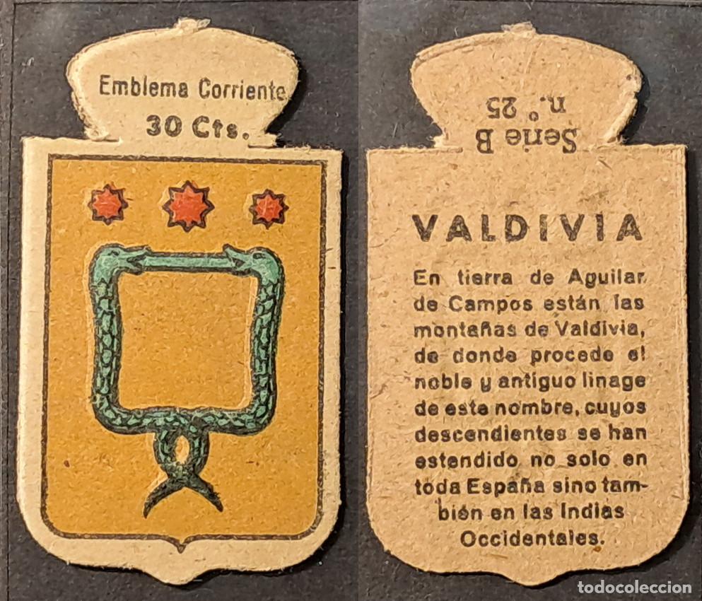 Militaria: Auxilio Social. Emblema corriente 30 cts. Valdivia. Serie B n&uacute;mero 25