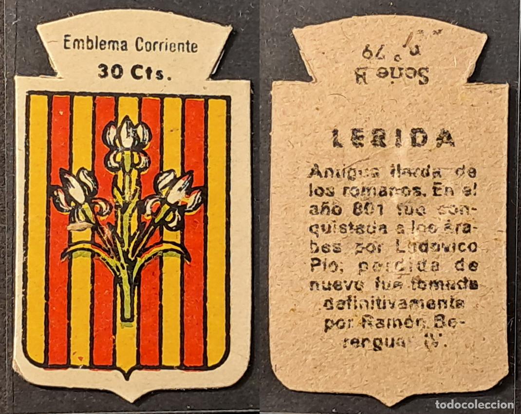 Militaria: Auxilio Social. Emblema corriente 30 cts. L&eacute;rida. Serie B n&uacute;mero 79