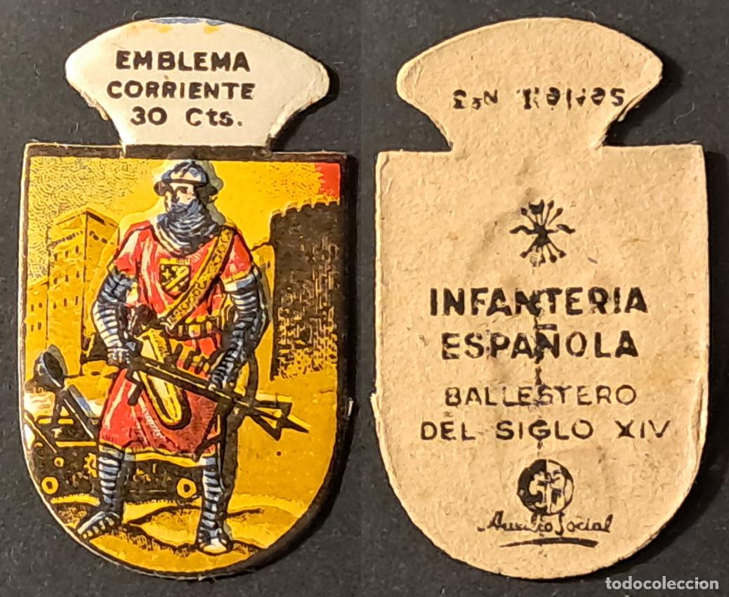 Militaria: Auxilio Social. Emblema corriente 30 cts. Ballestero. Serie I n&uacute;mero 3