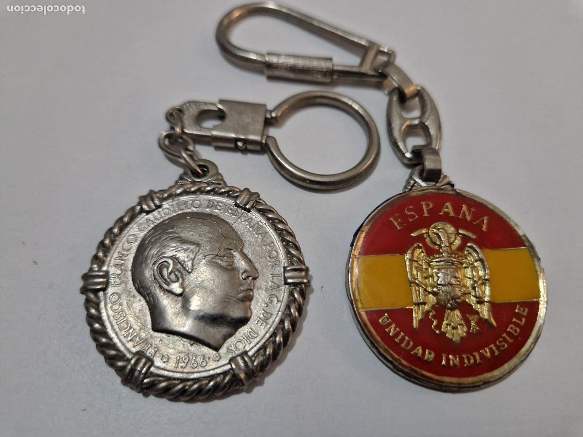 Militaria: lote 2 antiguo llavero busto relieve caudillo francisco franco escudo aguila espa&ntilde;a