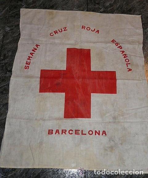 Militaria: BANDERA O TAPETE DE MESA CRUZ ROJA.