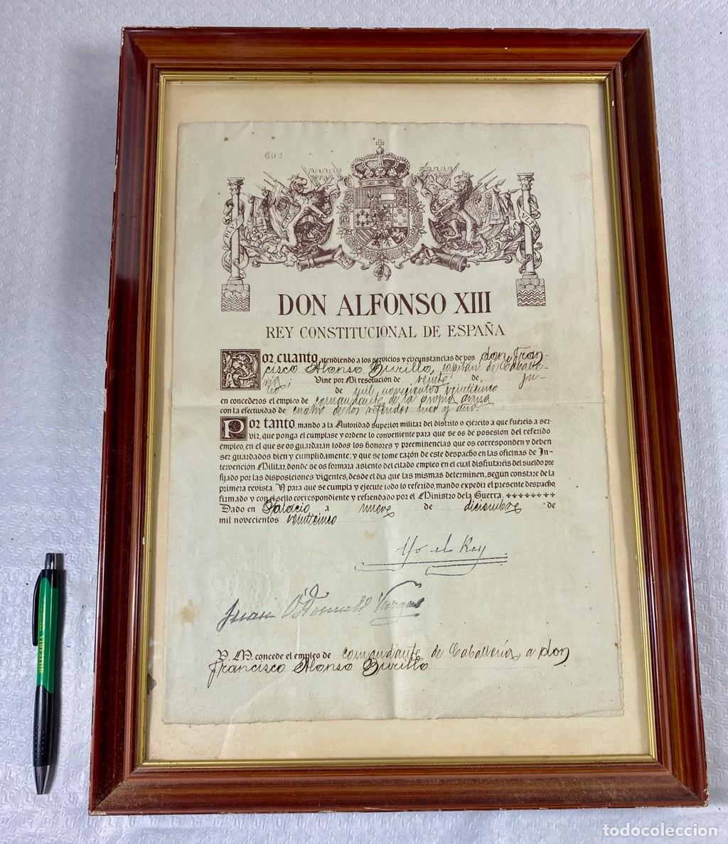 Militaria: Diploma de ascenso a Comandante con firma aut&oacute;grafa de Alfonso XIII 1925 en marco acristalado