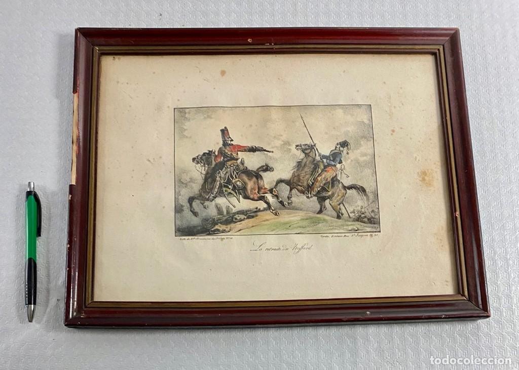 Militaria: Litograf&iacute;a antigua SIGLO XIX LA RETRAITE DU HOFFARD en marco acristalado