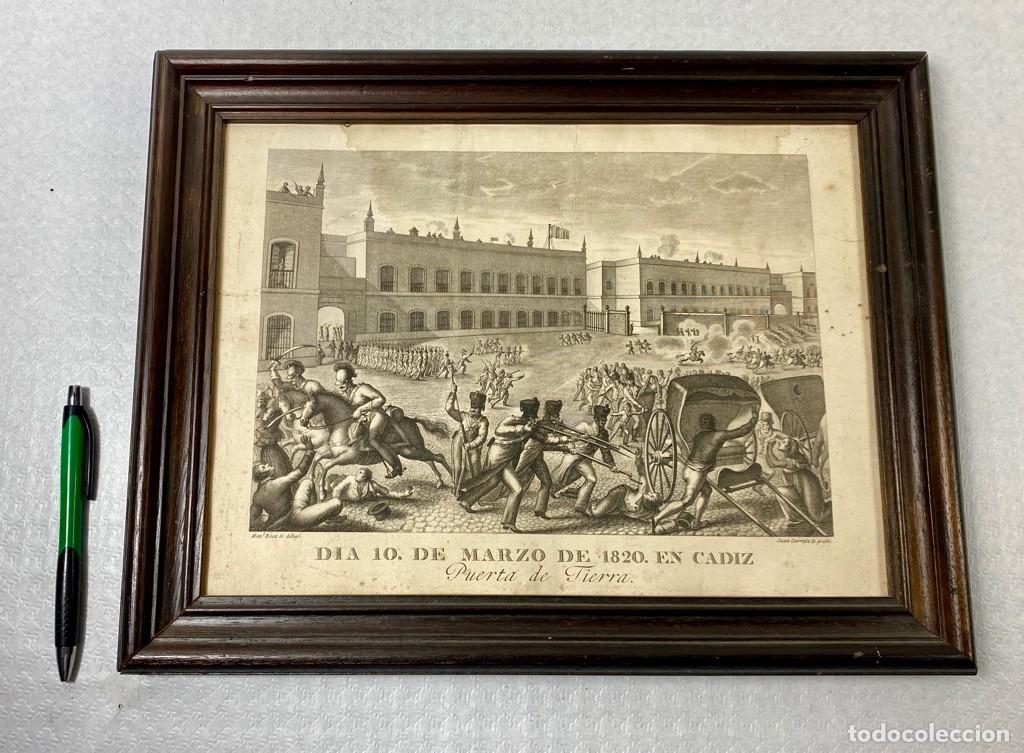 Militaria: Grabado antiguo DIA 10. DE MARZO DE 1820 EN CADIZ PUERTA DE TIERRA enmarcado