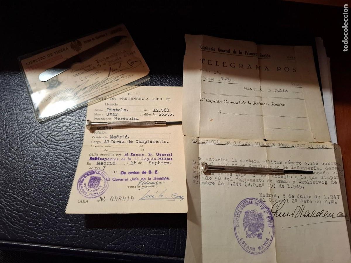 Militaria: Tarjeta ejercito de tierra. Alferez. Licencia arma Star corto.