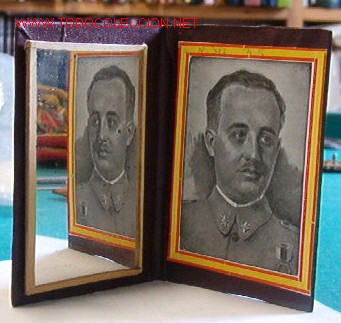 Militaria: Cartera espejo con foto de Franco